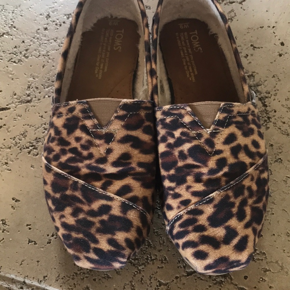 TOMS animal print slip in’s